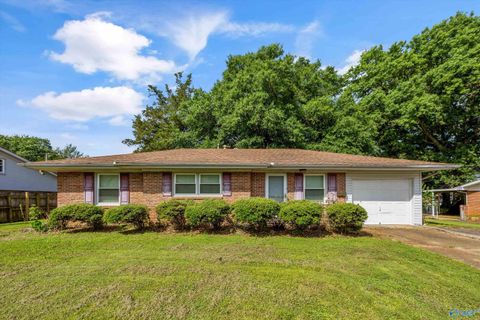 Photo of 2119 Windover Drive NE, Huntsville, AL 35811 (MLS # 21919525)
