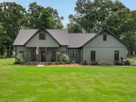 Homes For Sale - 1513 Iron Man Road<br/> Hartselle, AL 35640