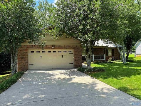 Homes For Sale - 817 Crestview Drive<br/> Madison, AL 35758