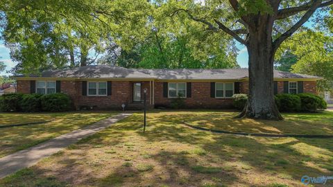 Homes For Sale - 2301 Fleetwood Drive<br/> Decatur, AL 35601