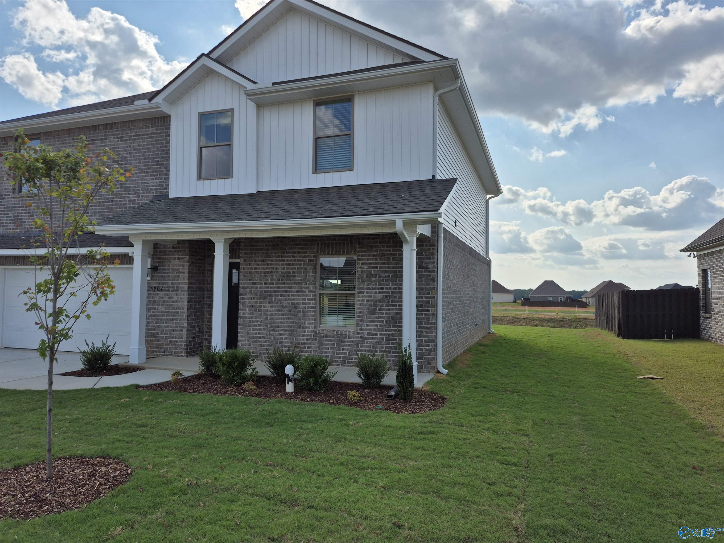 16907 Whispering Pines