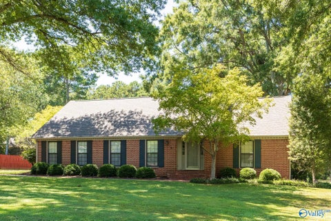 Homes For Sale - 117 Yorkshire Drive<br/> Limestone County, Athens, AL 35613