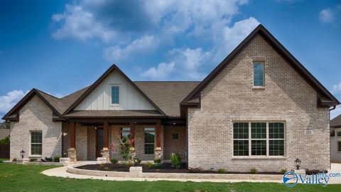 Homes For Sale - 215 Idle Creek Drive<br/> Huntsville, AL 35811