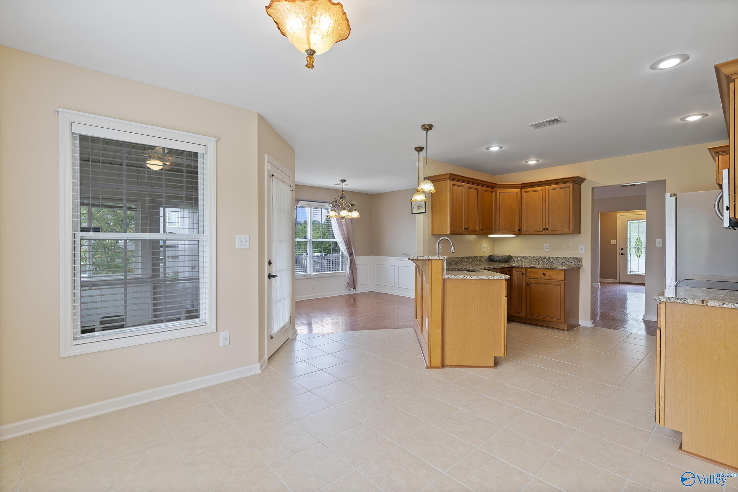 108 Landings Way Drive, Toney, Alabama image 9
