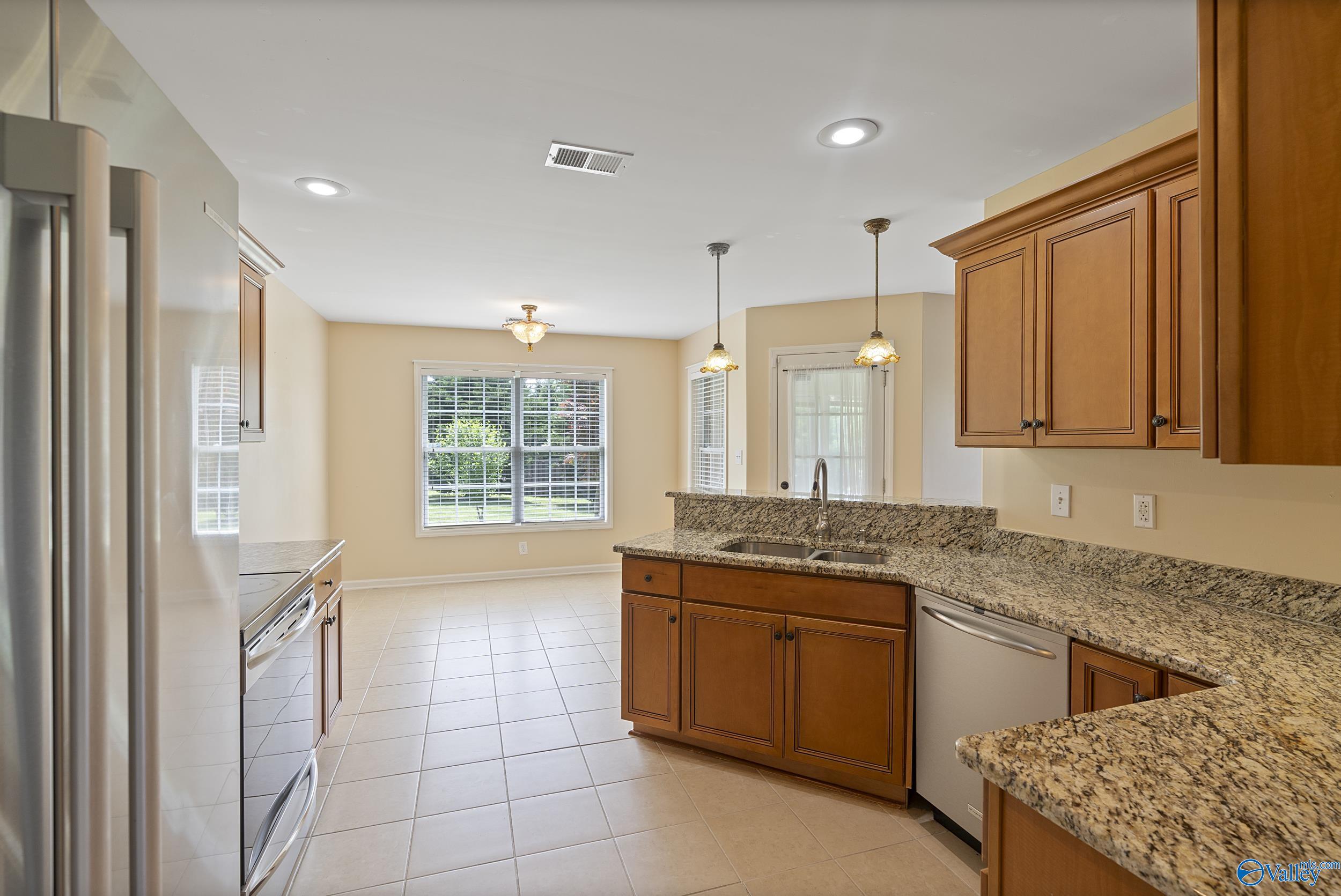 108 Landings Way Drive, Toney, Alabama image 7