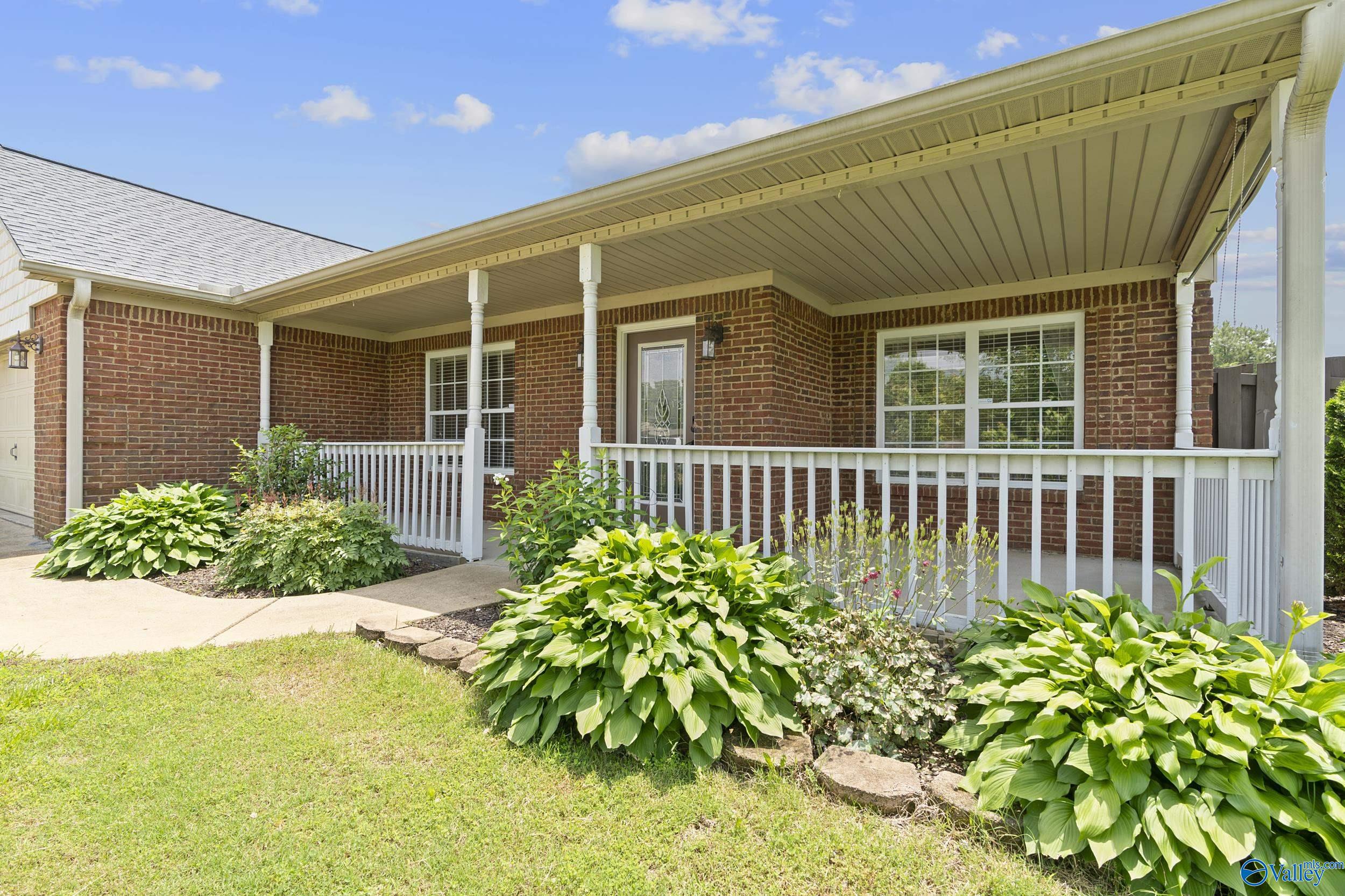 108 Landings Way Drive, Toney, Alabama image 3