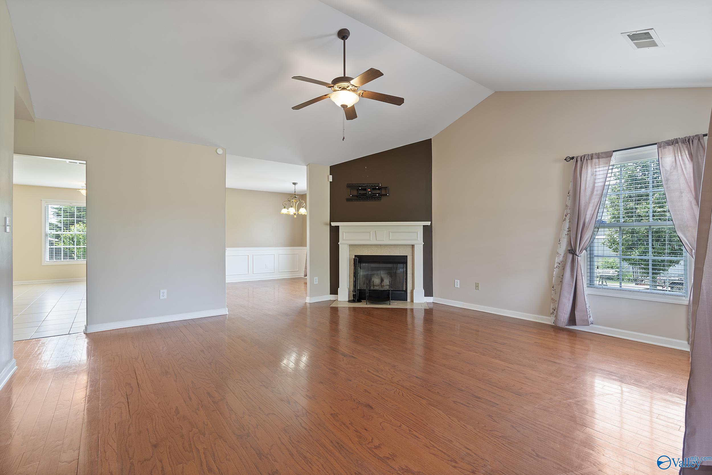 108 Landings Way Drive, Toney, Alabama image 4