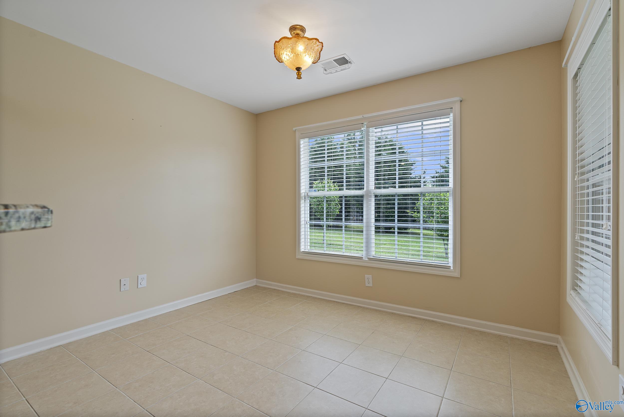 108 Landings Way Drive, Toney, Alabama image 8