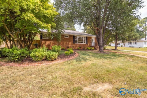 Homes For Sale - 2100 Stanhope Drive<br/> Huntsville, AL 35811
