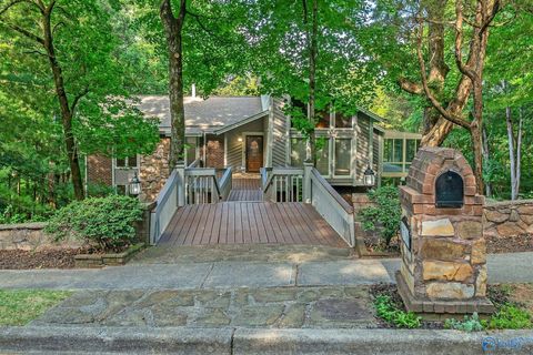Homes For Sale - 7716 Oakridge Drive<br/> Huntsville, AL 35802