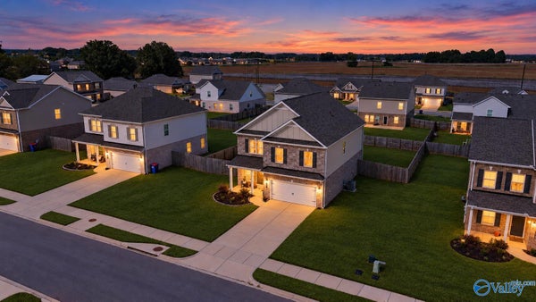 304 PARTHEWAY ST, DECATUR, AL 35603 - Image 0e321a7eb9d39bb1d4499a630b1c3724/68903807