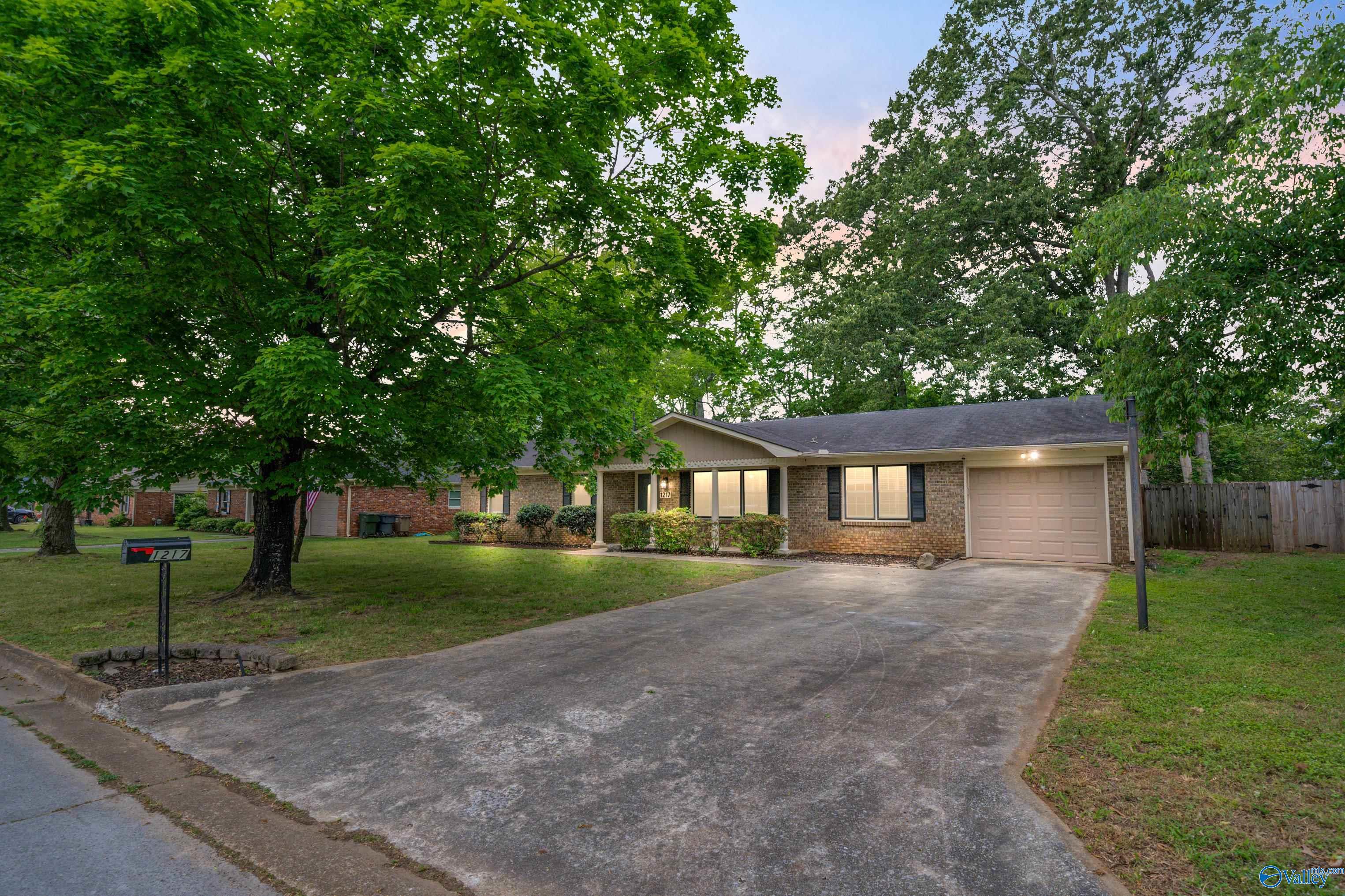 1217 Count Mallard Drive, Decatur, Alabama image 2