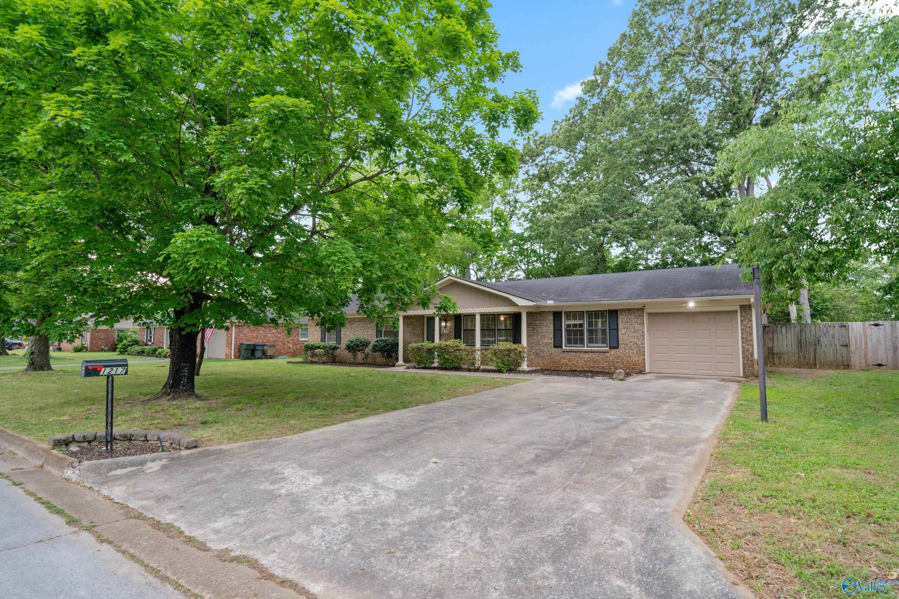 1217 Count Mallard Drive, Decatur, Alabama image 3