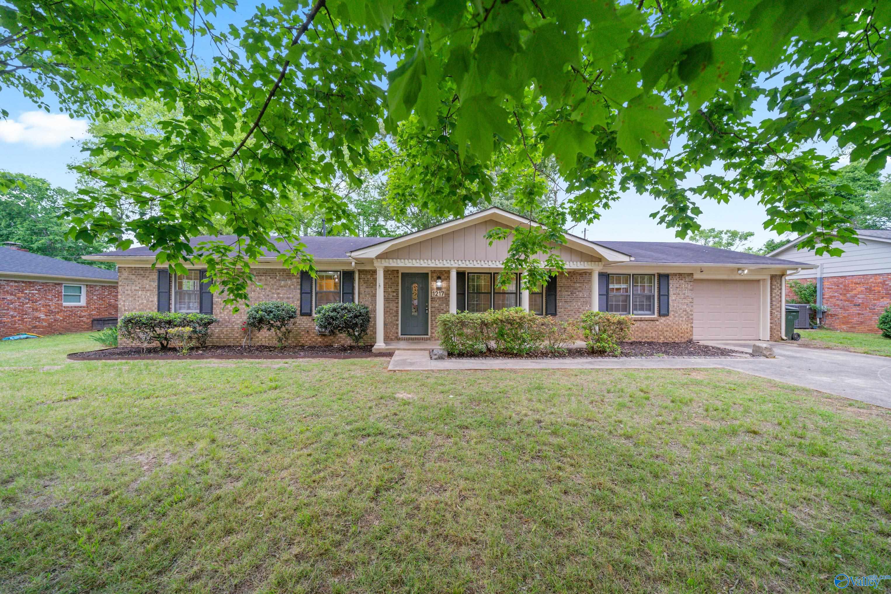 1217 Count Mallard Drive, Decatur, Alabama image 1