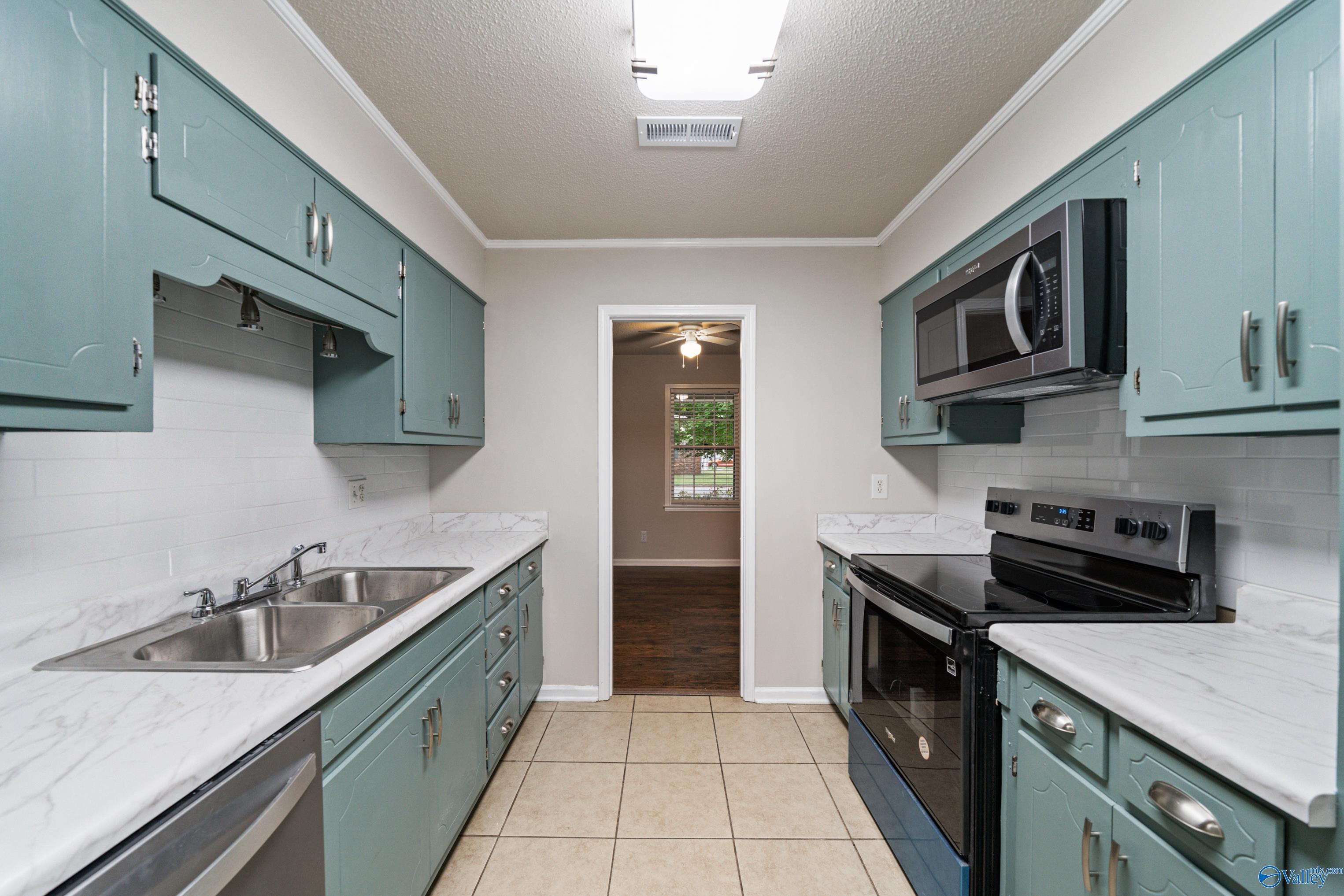 1217 Count Mallard Drive, Decatur, Alabama image 9