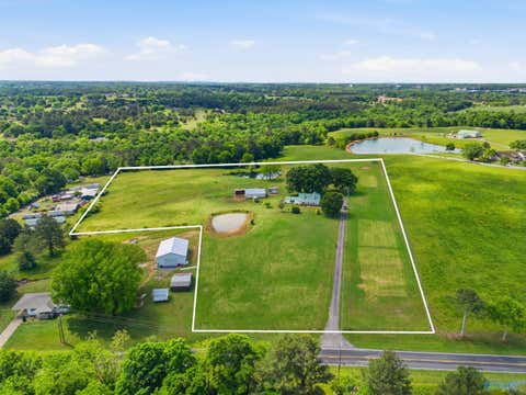 Homes For Sale - 3305 Hustleville Road<br/> Albertville, AL 35951