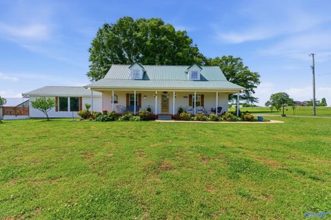 Photo of 3305 Hustleville Road, Albertville, AL 35951 (MLS # 21917048)