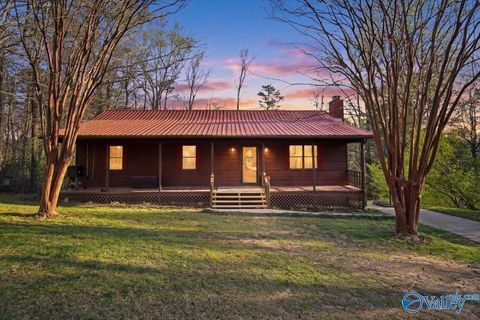 Photo of 1450 Marks Drive NW, Hartselle, AL 35640 (MLS # 21912670)