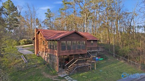 Homes For Sale - 1450 Marks Drive<br/> Hartselle, AL 35640