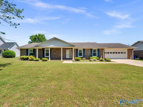 Homes For Sale - 404 Crutcher Circle<br/> Athens, AL 35611