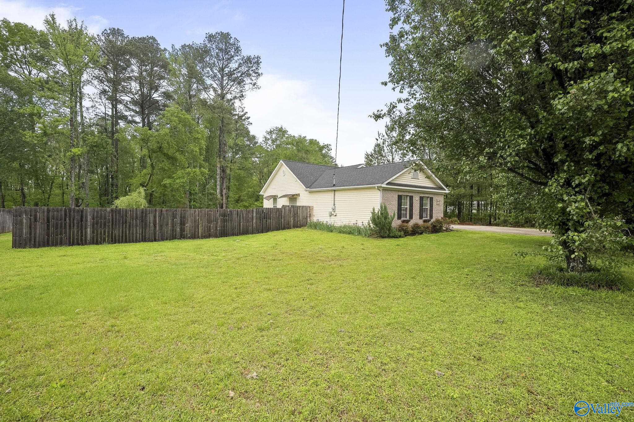 1259 Cave Spring Road, Owens Cross Roads, Alabama image 2
