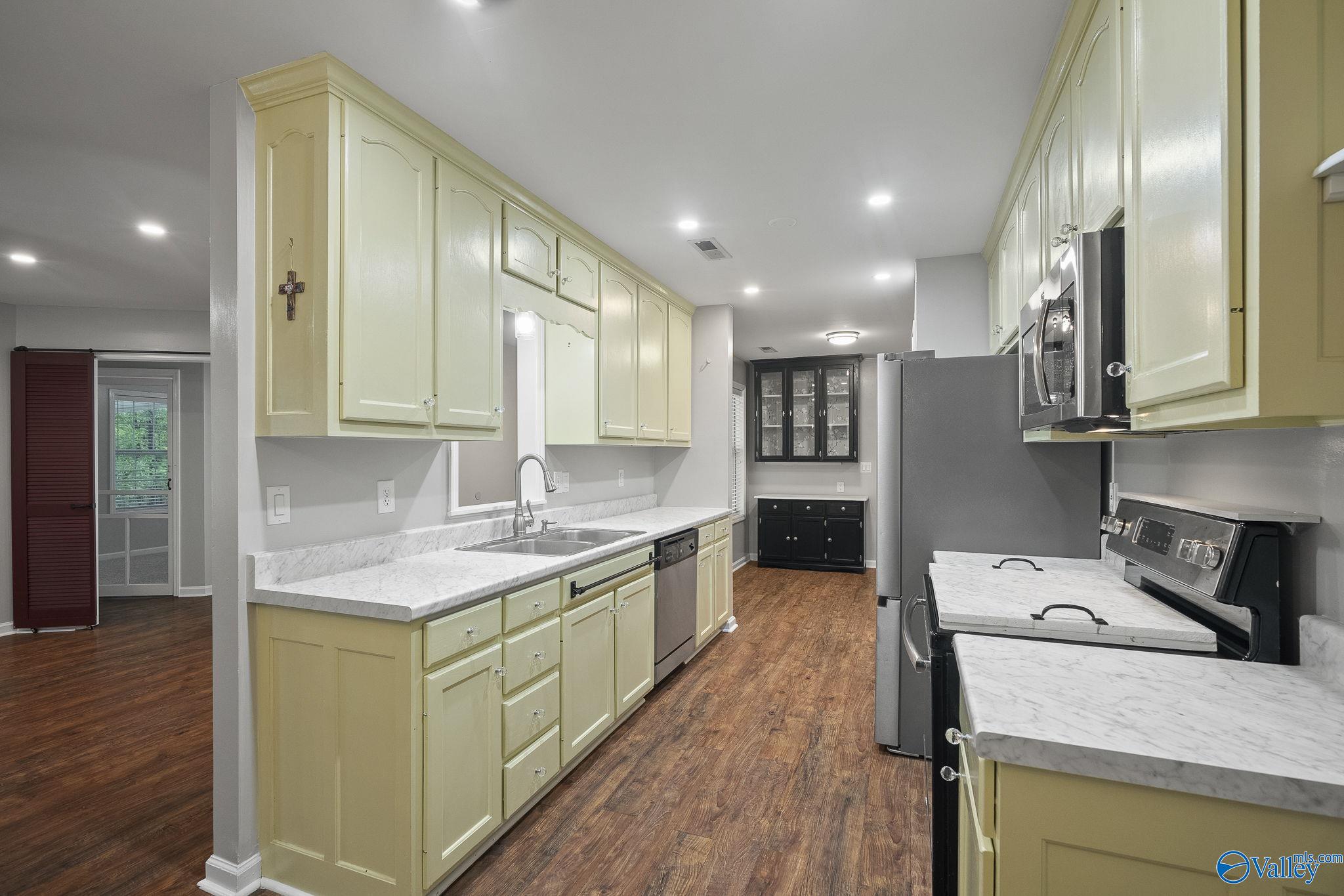 1259 Cave Spring Road, Owens Cross Roads, Alabama image 9