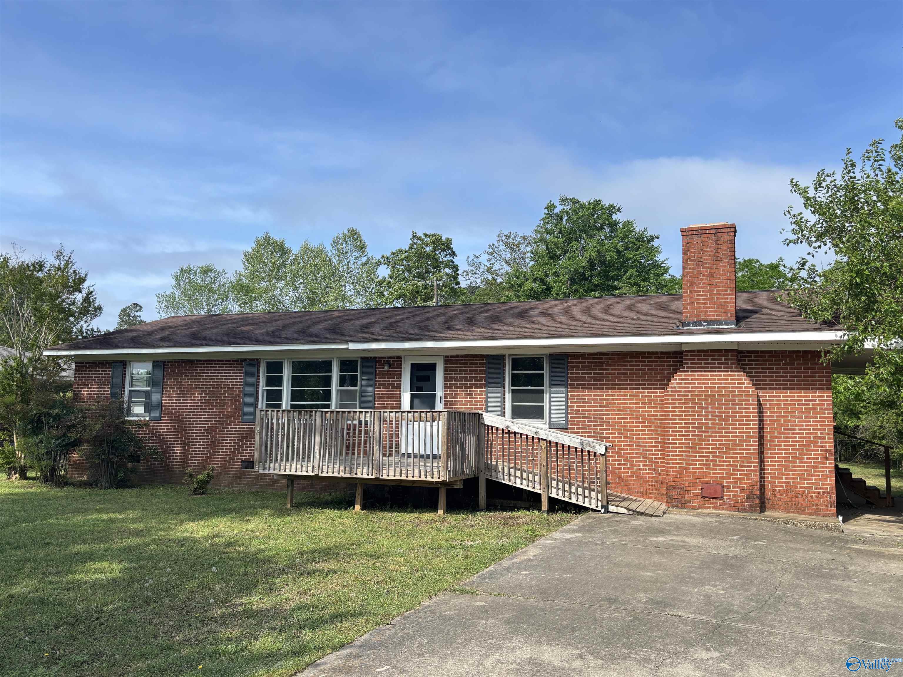 811 Peachtree Street, Athens, Alabama image 1