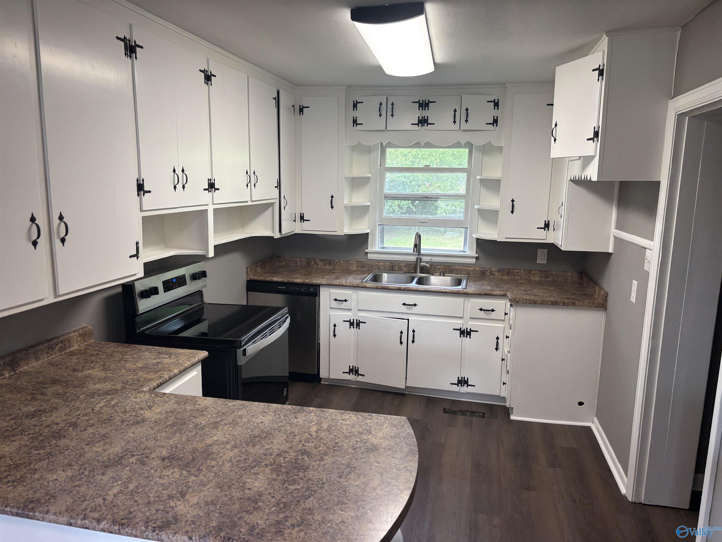 811 Peachtree Street, Athens, Alabama image 5