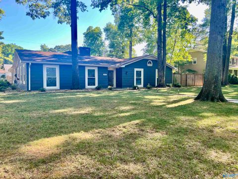 Photo of 2511 College Street SE, Decatur, AL 35601 (MLS # 21916974)