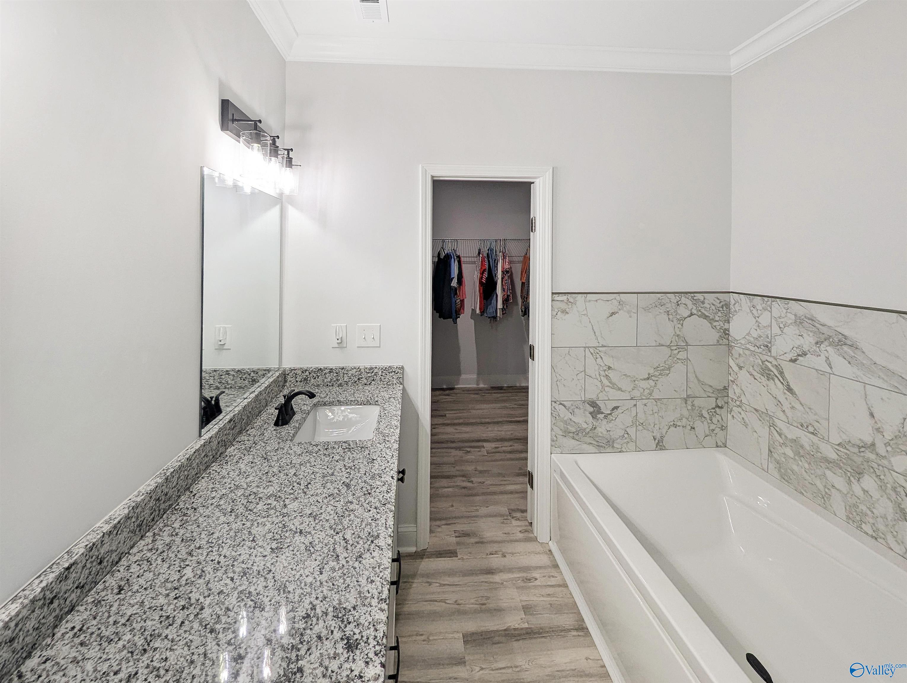 Picture for the property 1822789, 4 beds, 2 baths