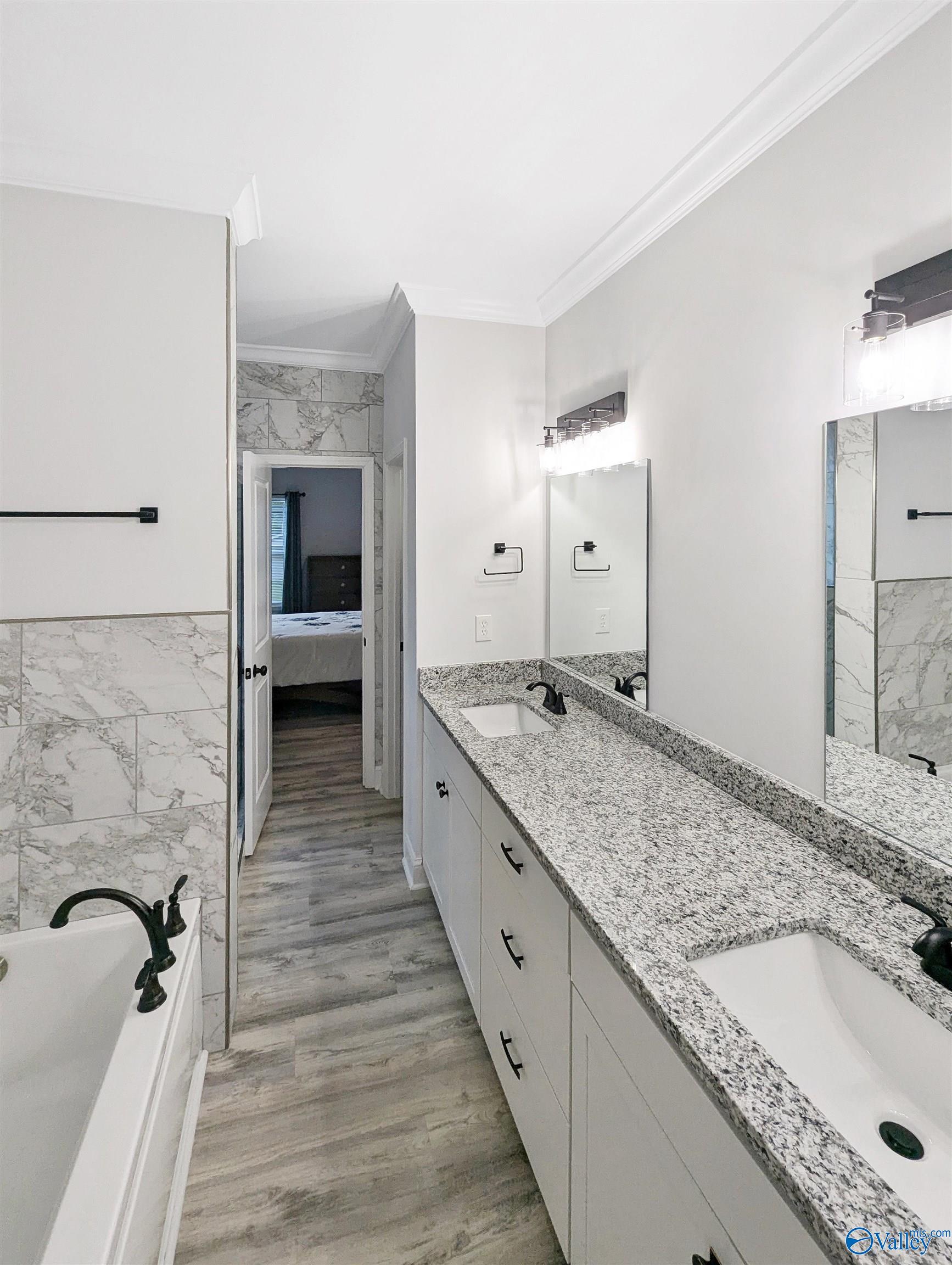 Picture for the property 1822789, 4 beds, 2 baths