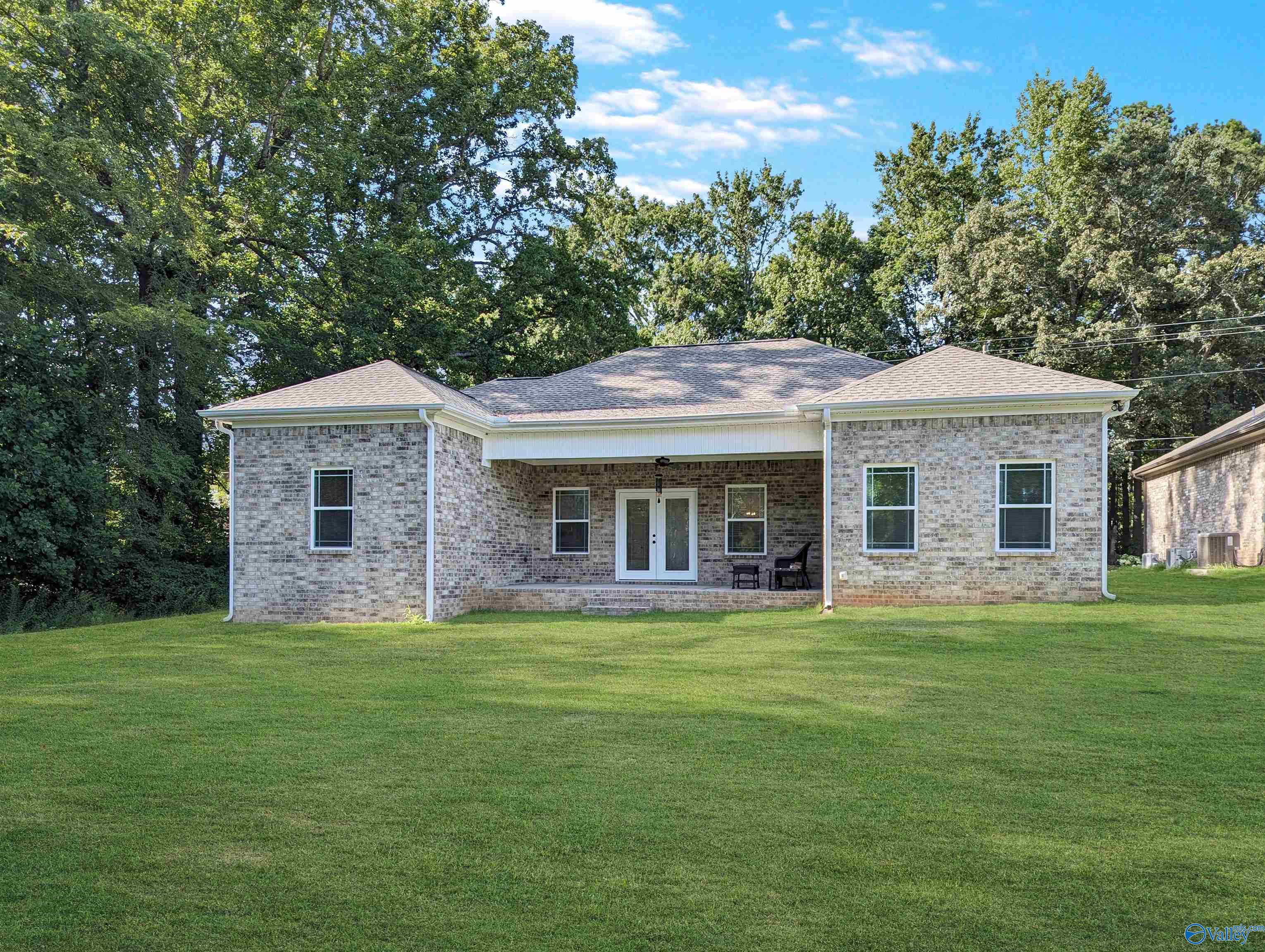 Picture for the property 1822789, 4 beds, 2 baths