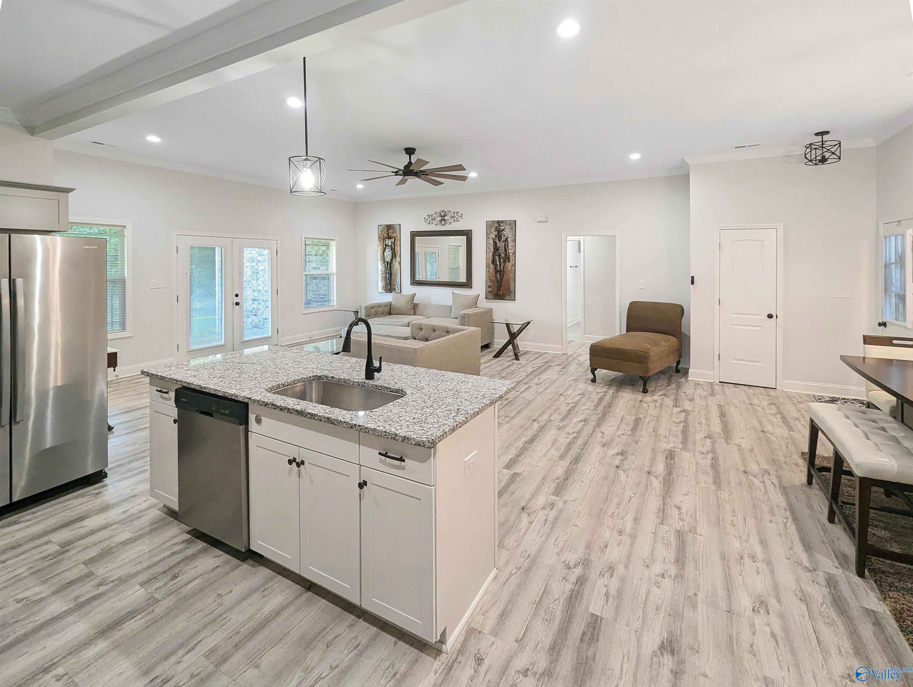 Picture for the property 1822789, 4 beds, 2 baths