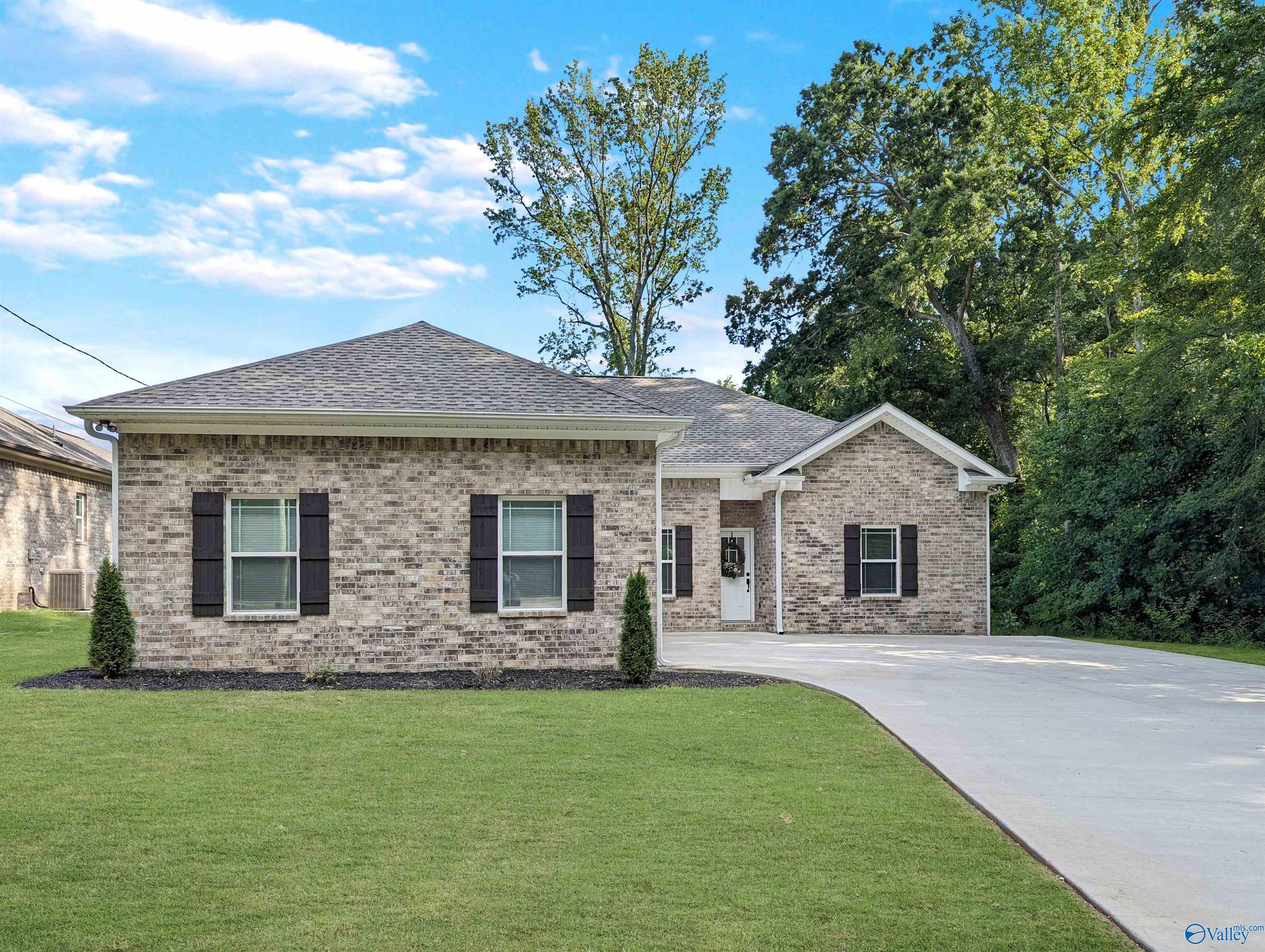 Picture for the property 1822789, 4 beds, 2 baths