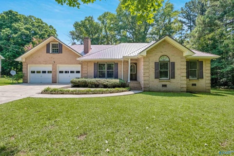 Homes For Sale - 124 Mountain Creek Drive<br/> Gadsden, AL 35901
