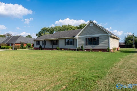 Homes For Sale - 15424 Clodessa Drive<br/> Athens, AL 35611