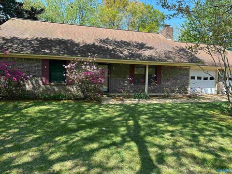 Homes For Sale - 1307 Hickory Street<br/> Albertville, AL 35950