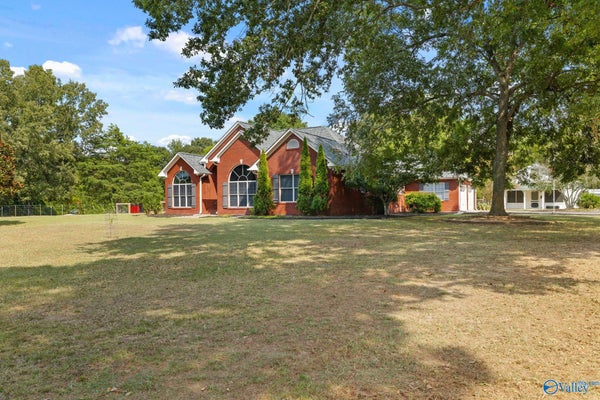 2111 BREEDING DR NW, HARTSELLE, AL 35640 - Image 1106bfb13be4e22e391457334da22839/845742204