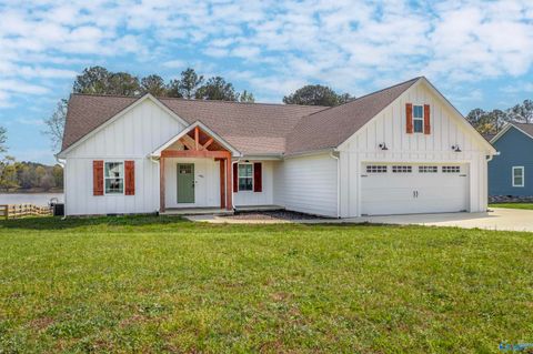 Photo of 686 County Road 580, Centre, AL 35960 (MLS # 21913557)