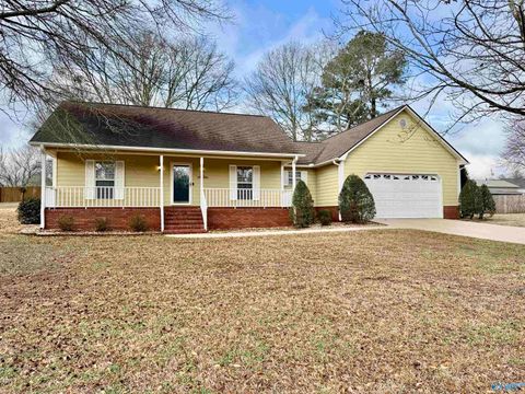 Homes For Sale - 191 Meadowood Lane<br/> Albertville, AL 35950