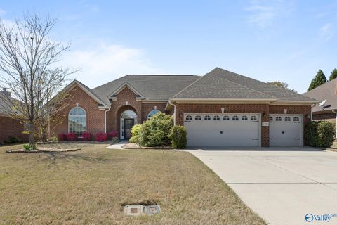 Homes For Sale - 8510 Rolling Oaks Drive<br/> Owens Cross Roads, AL 35763