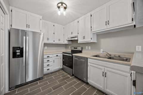Condo For Sale - 2080 Woodlawn Drive #2080<br/> Huntsville, AL 35802