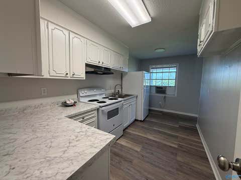 Apartment For Rent - 206 Cloverleaf Drive #8<br/> Athens, AL 35611