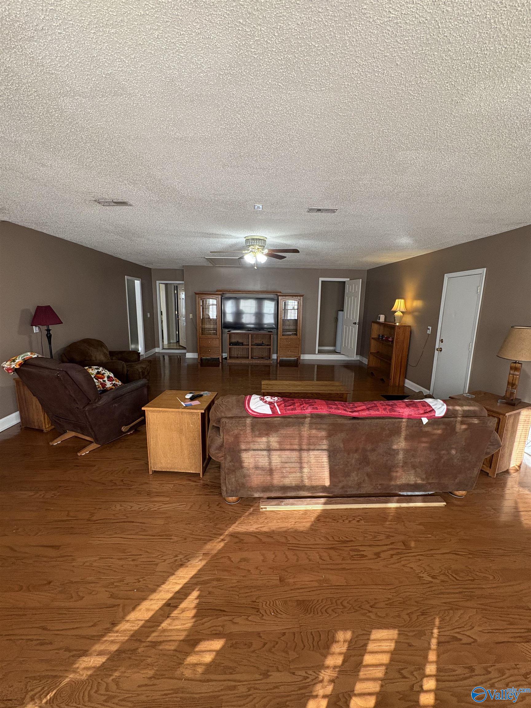 Hazel Green, Alabama 35750, United States, 3 Bedrooms Bedrooms, ,3 BathroomsBathrooms,Residential,Active,242758