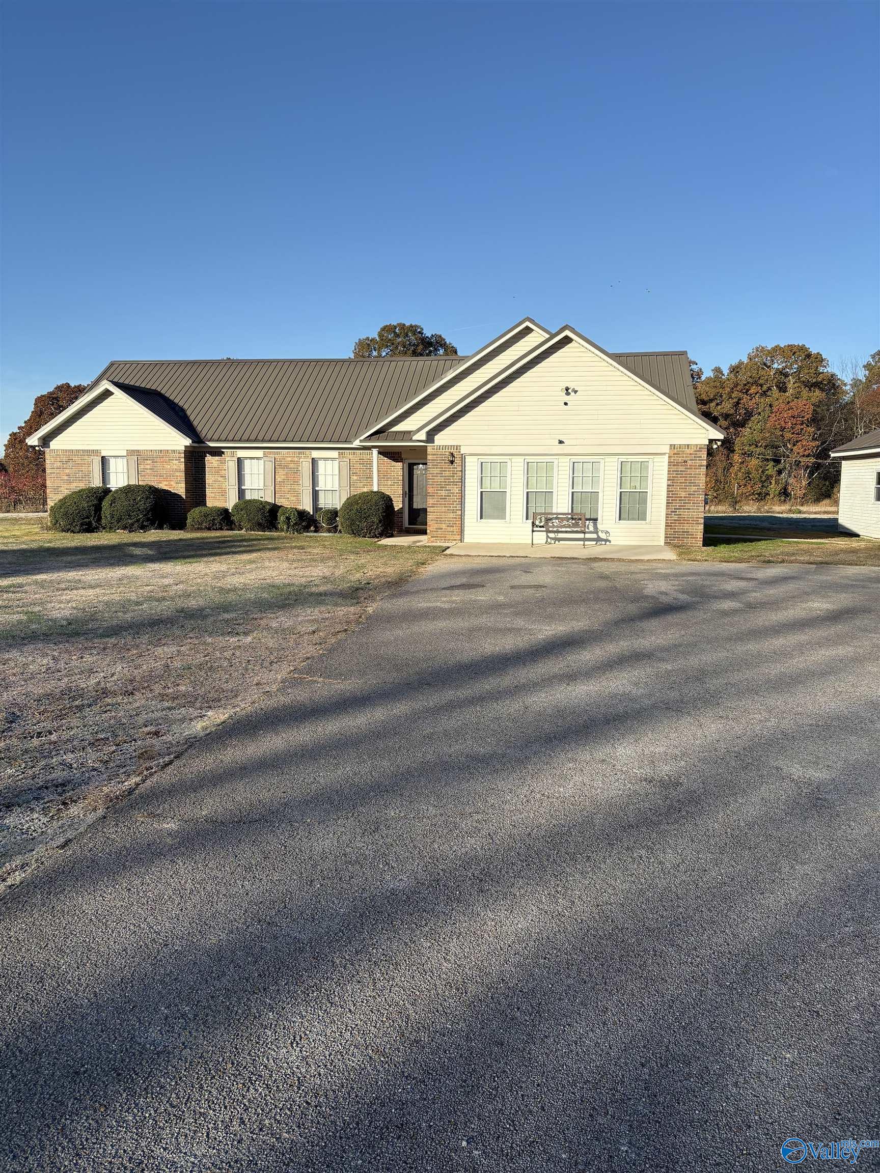 Hazel Green, Alabama 35750, United States, 3 Bedrooms Bedrooms, ,3 BathroomsBathrooms,Residential,Active,242758