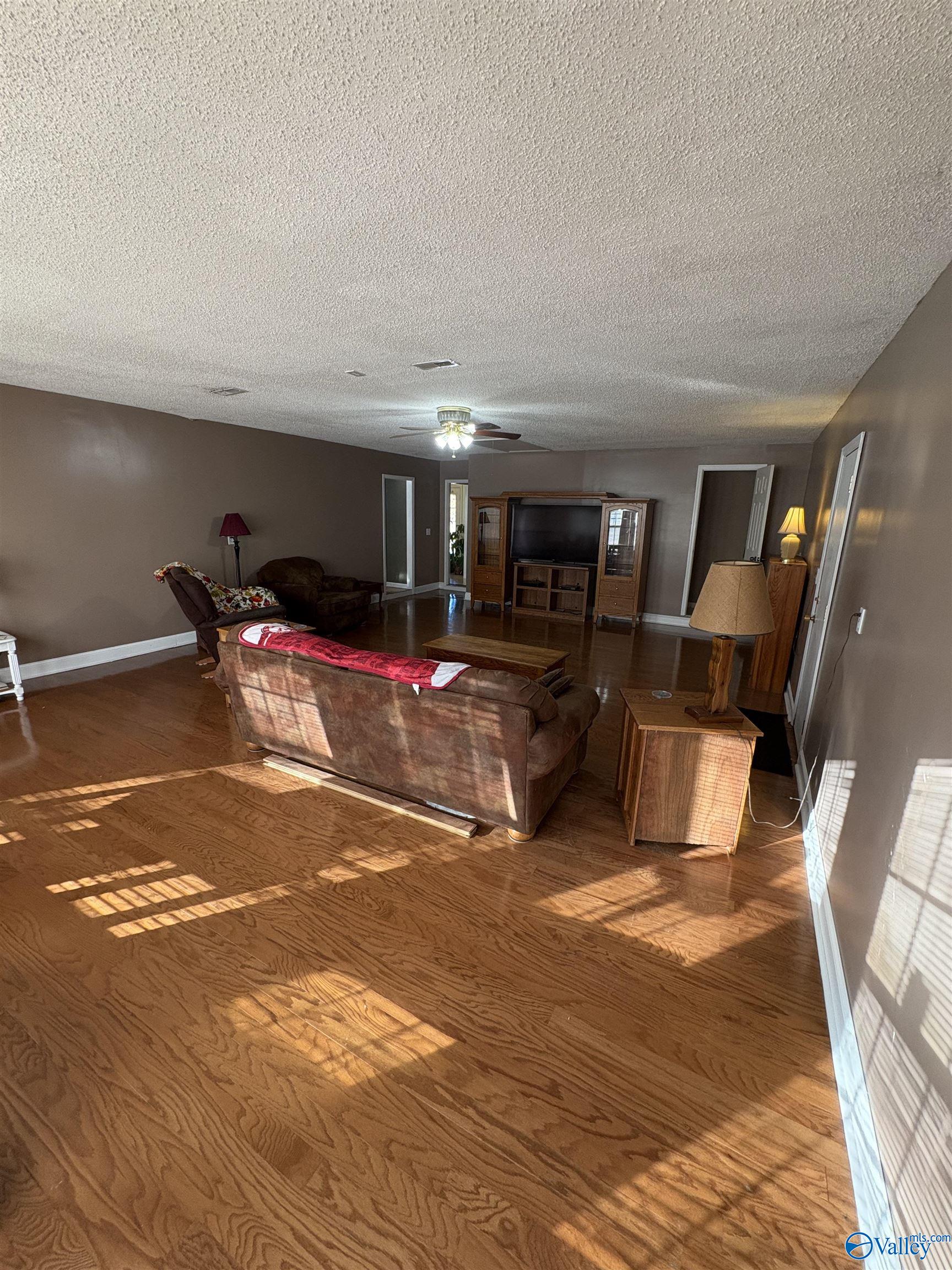 Hazel Green, Alabama 35750, United States, 3 Bedrooms Bedrooms, ,3 BathroomsBathrooms,Residential,Active,242758