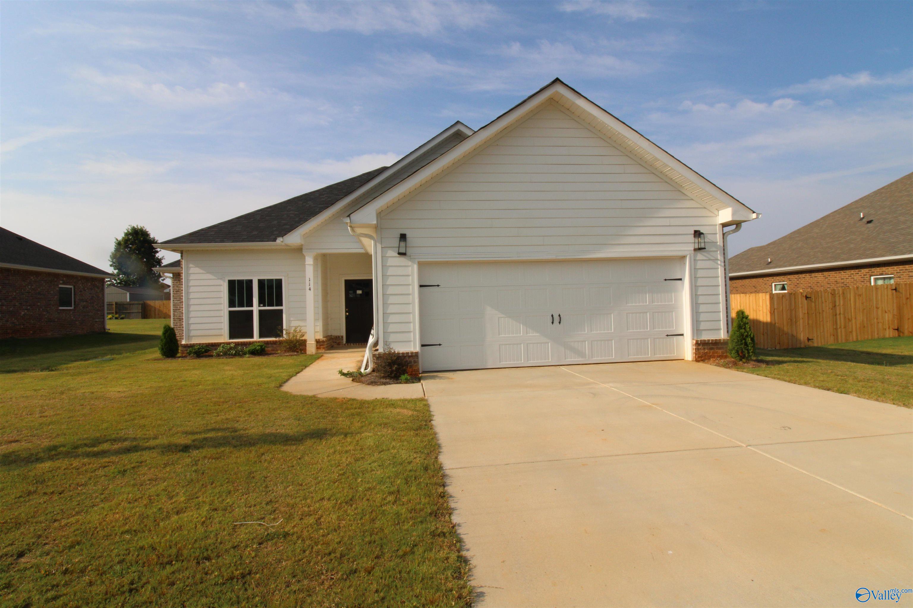 114 Parvin Way Drive, Hazel Green, Alabama image 1