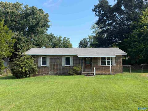 Homes For Sale - 1609 Woodview Drive<br/> Hartselle, AL 35640