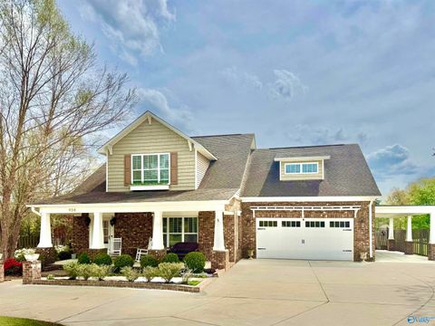 Homes For Sale - 908 Rhodes Street<br/> Hartselle, AL 35640