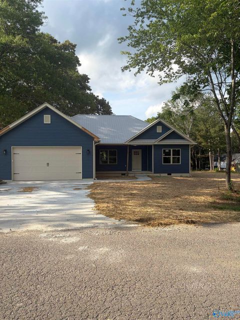 Homes For Sale - 1422 Junie Gilbert Road<br/> Henagar, AL 35978